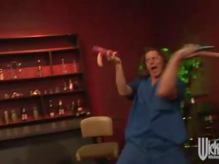 Kung fu infirmières une gogo 2 scène 5