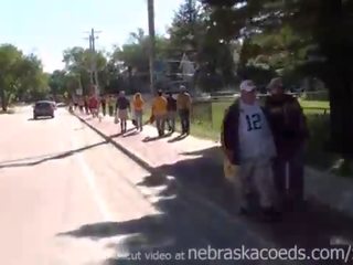 Bulizás és villanás cicik míg tailgating kívül iowa város football játék