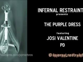 Josi การ์ดแสดงความรัก ผูกพัน ใน a purple ชุดกระโปรง