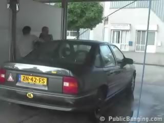 Mobil mencuci seks tiga orang